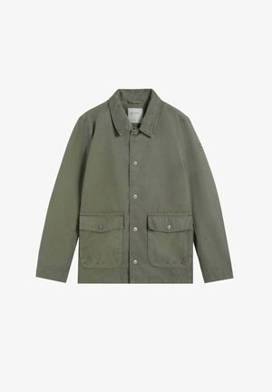 Olijfgroene jas met knopen, met een corduroy kraag, twee borstflappen met knopen en lange mouwen.