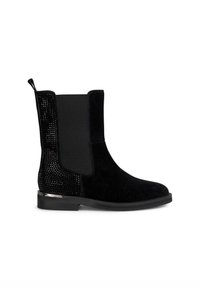 Czarne botki za kostkę z zamszową górą, elastycznymi bocznymi panelami i teksturowanym czarnym wzorzystym tyłem. Płaska podeszwa z metalicznym akcentem na pięcie.