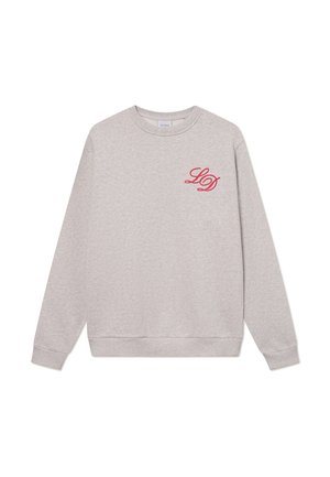 Šviesiai pilkas džemperis, pagamintas iš minkštos medžiagos, su apvaliomis iškirpėmis ir guminėmis rankovėmis. Raudonas "LD" logotipas išsiuvinėtas ant krūtinės.