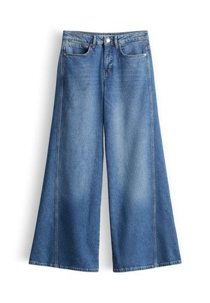 Lichtblauwe jeans met wijd uitlopende pijpen van denim, voorzien van een hoge taille, voorzakken en een nette afwerking met stiksel langs de naden.