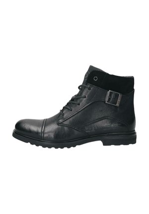 Botín negro de cuero hasta el tobillo con acentos de ante texturizado, detalles de cordones y hebilla, y suela de goma resistente. Presenta un diseño elegante.