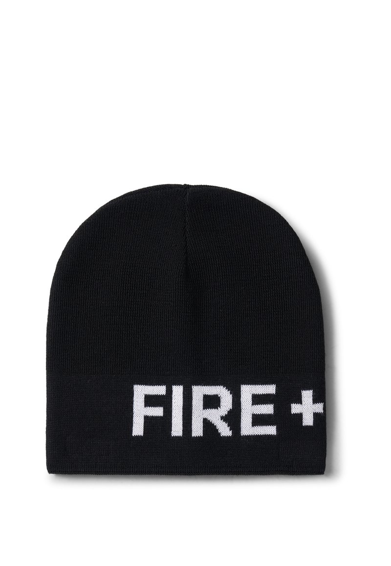Czarna dzianinowa czapka beanie o dopasowanym kształcie; na mankiecie wyraźnie widoczny jest biały napis "FIRE+". Gładka tekstura.