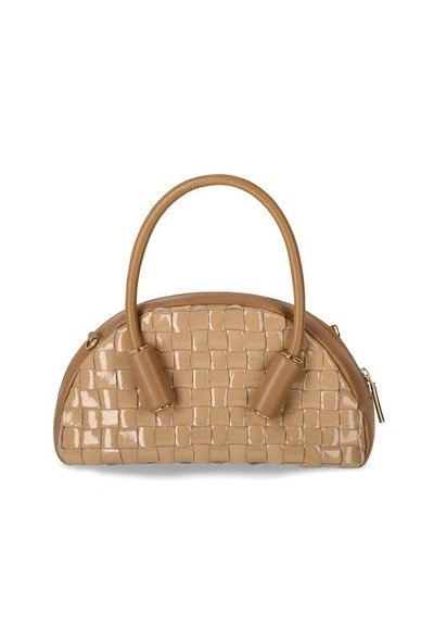 Borsa intrecciata in materiale beige lucido con forma arrotondata, doppi manici e chiusura con zip. Presenta un motivo a griglia testurizzato.