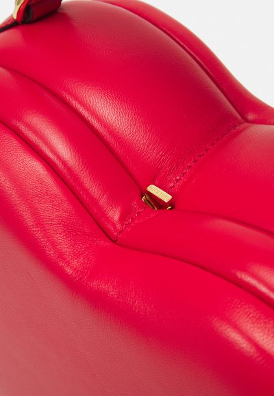 MOSCHINO BORSA TRACOLLA - Keresztpántos táska - rosso