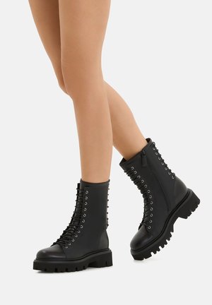 COMBAT - Stivaletti con plateau - black