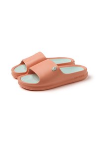 Chanclas de color melocotón con un material de goma suave, diseño de punta abierta, plantilla interior azul clara y un pequeño acento en forma de pájaro.
