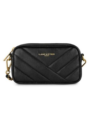 Borsa compatta nera in pelle con design trapuntato, dettagli in hardware dorato e logo del brand sul davanti. Presenta una tracolla staccabile.