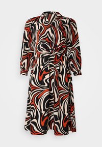 Vestido de manga larga en tejido ligero con un patrón en espiral de negro, rojo y crema, con un detalle de nudo en la cintura.