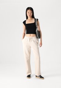 Gina Tricot BASIC STRAIGHT - Spodnji deli trenirk - rainy day