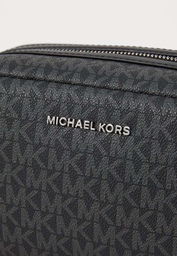 TOILETRY KIT - Wash bag4