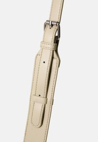 HVISK CAYMAN POCKET SOFT STRUCTURE - Skulderveske - bone white