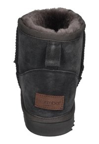 Schwarze Wildleder-Ankle-Boots mit einem weichen grauen Futter, einer flachen Gummisohle und einem braunen Lederetikett mit dem Text "Warmbat Australia".