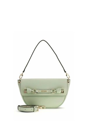 Sac à épaule vert clair en forme de demi-lune avec des ferrures dorées, une plaque avec le logo de la marque, des détails de lanières nouées et une sangle supplémentaire amovible en dessous.