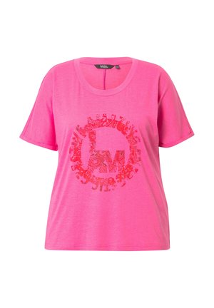 T-shirt rose à manches courtes avec un design graphique rond rouge au centre. Matière douce avec une coupe ample et un col rond.
