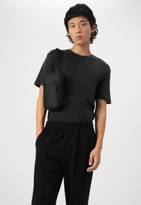 Only & Sons ONSASTON TRACK PANTS - Treningo apatinė dalis - black