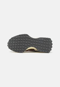 New Balance U327 UNISEX - Sneaker low - rich oak