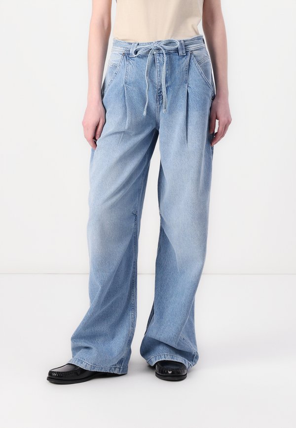 PLEATED BARREL - Relaxed fit jeans