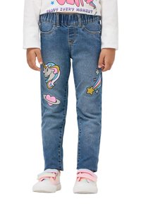 Niebieskie dżinsy z łatami w kształcie jednorożca, serca i gwiazd w różowym, złotym i pastelowych kolorach. Elastyczny pas i slim fit.