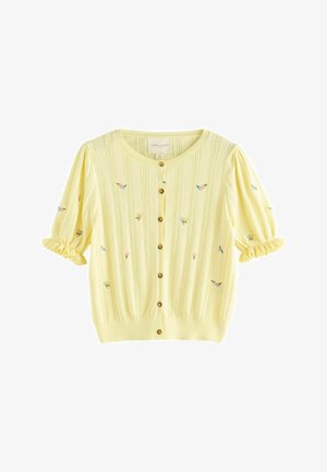 Hellgelbe Strickjacke mit kurzen Puffärmeln, braunen Knöpfen vorne und kleiner mehrfarbiger Blumenstickerei.