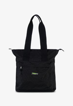Zwarte tote bag met dubbele stoffen banden, een ritszak aan de voorkant en een klein groen logo. Materiaal heeft een gladde textuur, het ontwerp is minimalistisch en functioneel.