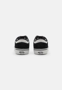Vans ROWLEY CLASSIC UNISEX - Sneakers basse - blanc de blanc/black