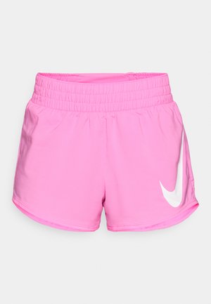 Ružičaste atletske šortse izrađene od glatkog materijala, s elastičnom gumicom u struku i velikim bijelim Nike logotipom s lijeve strane.