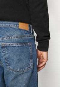Weekday Džíny Straight Fit - blue