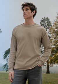 Next Longsleeve - neutral stone