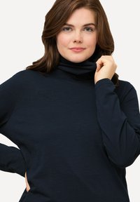 Ulla Popken COL ROULÉ  MANCHES LONGUES - Pitkähihainen paita - dark blue