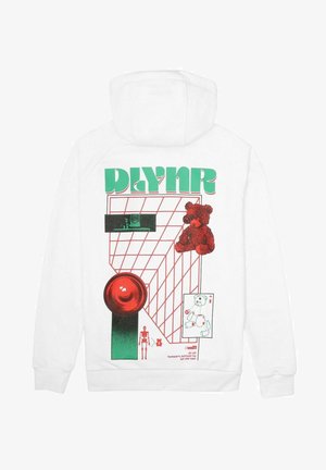 Felpa bianca con cappuccio, caratterizzata da una stampa grafica con testo verde "DLYNR", un orso rosso, un pulsante rosso e elementi di line art su uno sfondo a griglia.