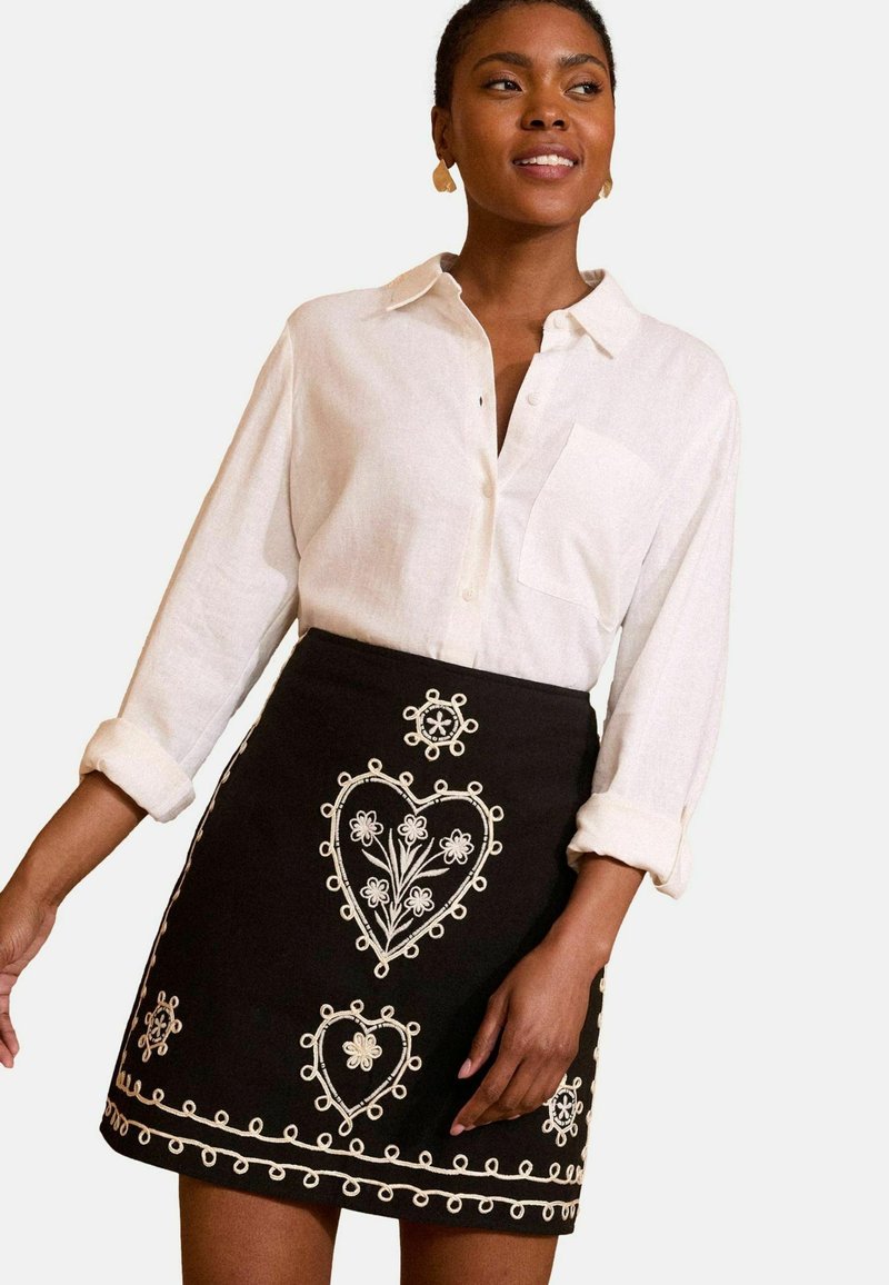 Love & Roses - REGULAR FIT - EMBROIDERED   - Mini skirt - black, Enlarge