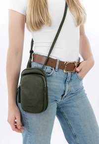 Emily & Noah Handytasche - darkforest