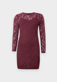 Robe moulante bordeaux à manches longues avec superposition en dentelle florale et poitrine supérieure en dentelle transparente ainsi que des manches, longueur genou.
