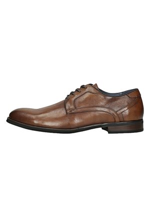 Zapato Oxford de cuero marrón con textura suave, punta redondeada y cordones de seis ojales. Tacón bajo apilado con sutiles acentos de costura.