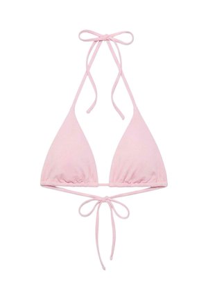 Világos rózsaszín háromszög alakú bikini felső állítható nyak- és hátkötős pántokkal, fehér háttéren.