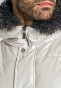 Gianni Kavanagh GLOSSY - Abrigo de invierno - white