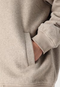 ONLY Carmakoma Bomberjacka - taupe