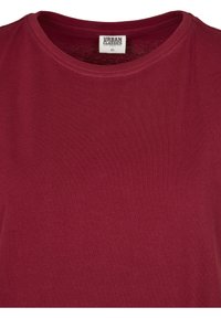 Burgundské tričko s kulatým výstřihem, krátkými rukávy a měkkou, hladkou texturou. Štítek uvádí "Urban Classics", velikost XS.