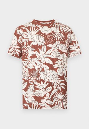 Rövid ujjú barna póló fehér, trópusi levél- és növénymintával, kerek nyakkivágással, egyszerű háttéren bemutatva.