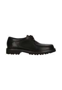 Scarpe eleganti nere in pelle con punta arrotondata, chiusura con lacci, dettagli di cucitura discreti e suola in gomma testurizzata per una migliore aderenza.