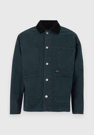 Tmavě zelená bunda s kordurovým límcem, dvěma předními kapsami a pěti kovovými knoflíky na zapínání. Jednoduchý design s čistými liniemi.