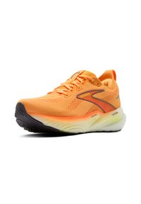 Scarpe da corsa in rete arancione brillante con una suola bianca ammortizzata e suola in gomma scura. Presenta dettagli riflettenti e un colletto imbottito.