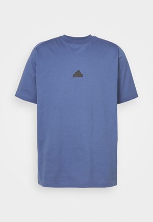 Blauses Baumwoll-T-Shirt mit einem schwarzen Logo in Form eines Berges auf der Brust. Kurze Ärmel und runder Halsausschnitt. Weicher Stoff.