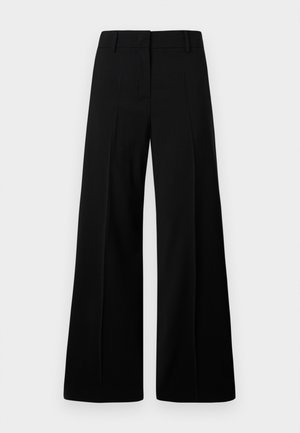 Schwarze weite Hosen mit glatter Textur, strukturiertem Bund und vorderen Falten. Minimalistisches Design ohne sichtbare Beschläge.
