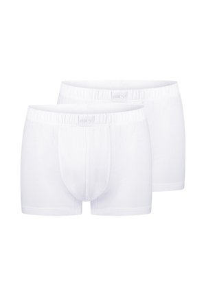 To par hvide boxershorts lavet af et struktureret stof med elastisk linning og en formet lomme.