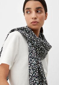 s.Oliver MIT FLORALEM - Écharpe - schwarz