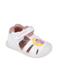 Sandalo in pelle bianca con una fascia regolabile in velcro, dettagli rosa, design aperto, caratterizzato da una grafica di una fata e una luna sul lato.