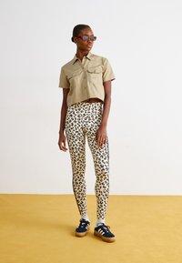 adidas Originals LEO - Tamprės – kelnės - black