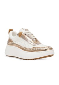 Sneaker platform con tomaia in tessuto crema, accenti metallici dorati e suola bianca texturizzata. Presenta lacci e dettagli cuciti.