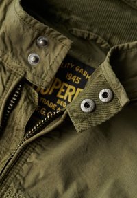 Superdry & Co CLASSIC HARRINGTON - Lichte jas - dark khaki